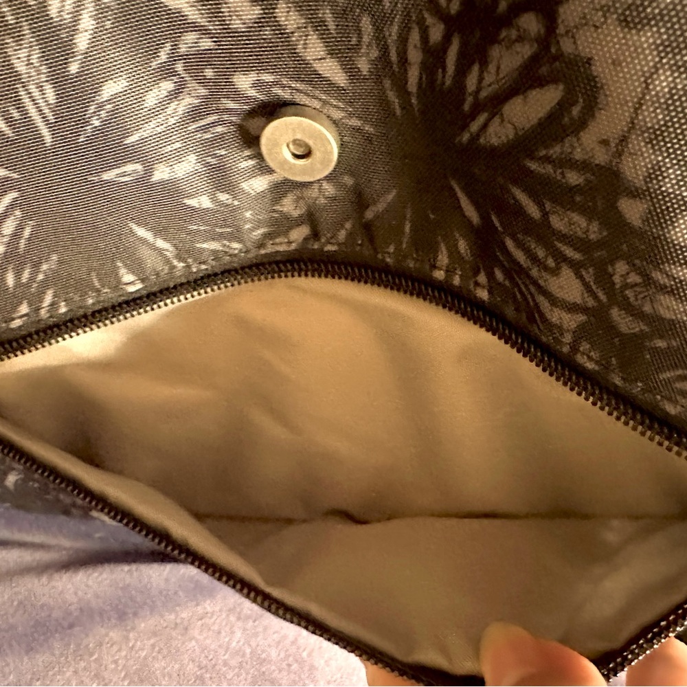Baggallini Flip Zip Crossbody Bag, Black & Gray, Excellent Condition - Picture 9 of 10
